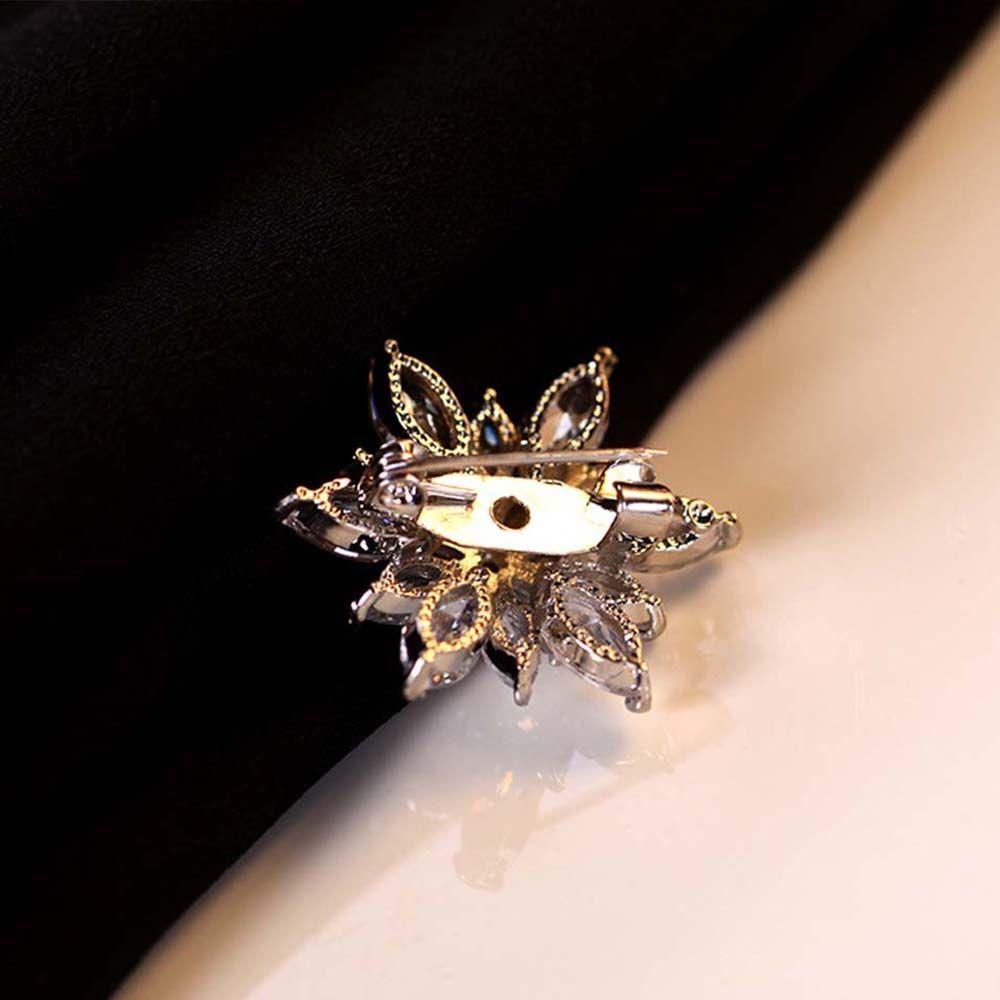 Women Flower Snowflake Christmas Zircon Brooches Fashion Accessories Women Jewelry Brooch Pins
