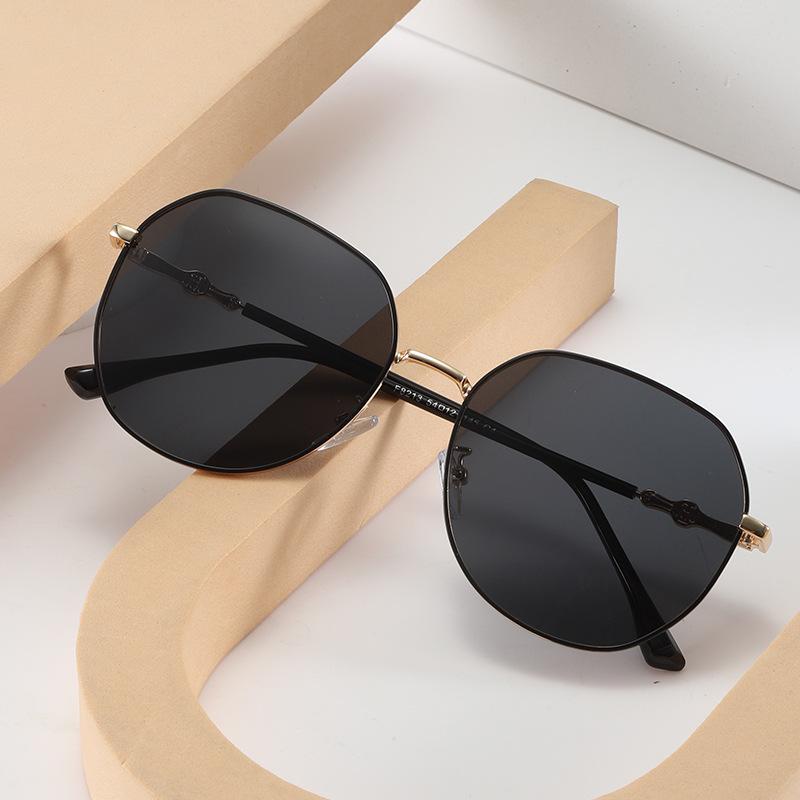 Solglasögon för kvinnor med avancerad känsla, för fyrkantigt och runt ansikte, litet ansikte, solskydd, polariserade solglasögon, UV-skydd och stort ansikte.