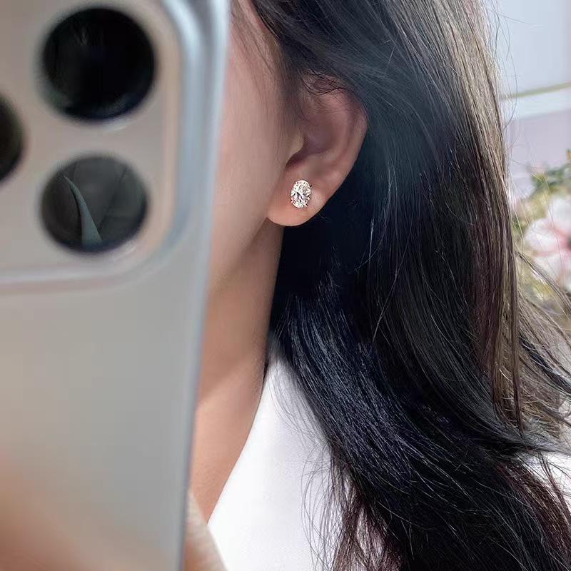 2025 High-End Europäische & Amerikanische Ovale Taubenei Moissanit Sterlingsilber Ohrstecker für Damen