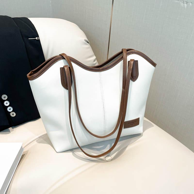 Large capacity spring and summer new versatile tote bag fashion casual shoulder bag texture simple commuter armpit bag