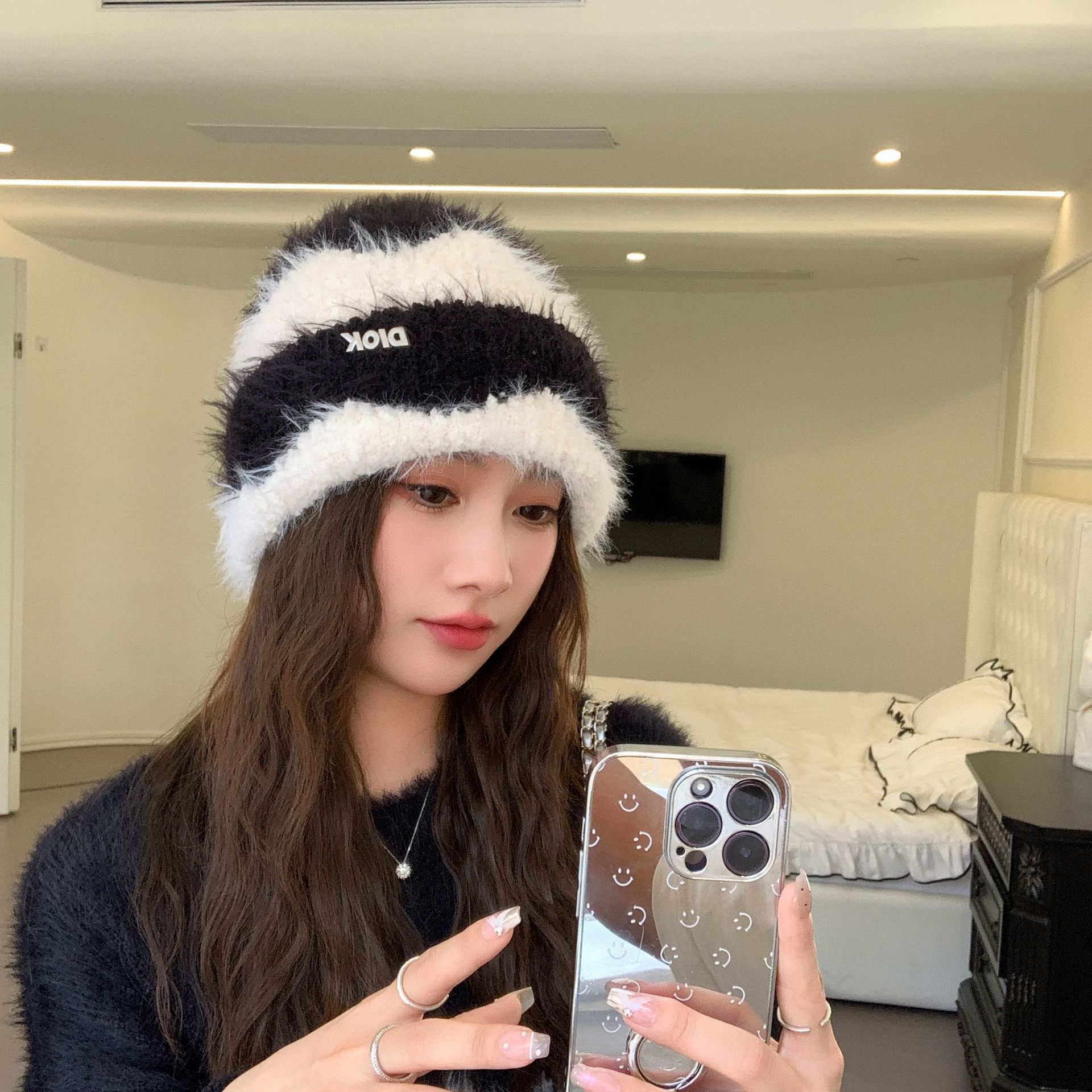 

Цветные вязаные шапки для женщин, уличная мода, шапки-бини, плюшевые шапки-пуловеры в корейском стиле, осенне-зимние теплые шерстяные шапки с защитой ушей One Size