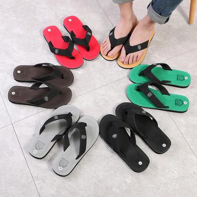 Yeni Erkek Terlikleri Yüksek Kaliteli Erkek Plaj Sandaletleri Kaymaz Parmak Arası Terlikler Hafif Erkek Günlük Terlikleri Düz Ayakkabılar Zapatos Mujer