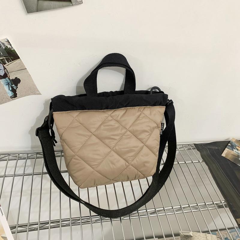 Autumn and winter commuting large-capacity bucket bag, student class shoulder bag, Korean version casual crossbody bag, soft glutinous handbag