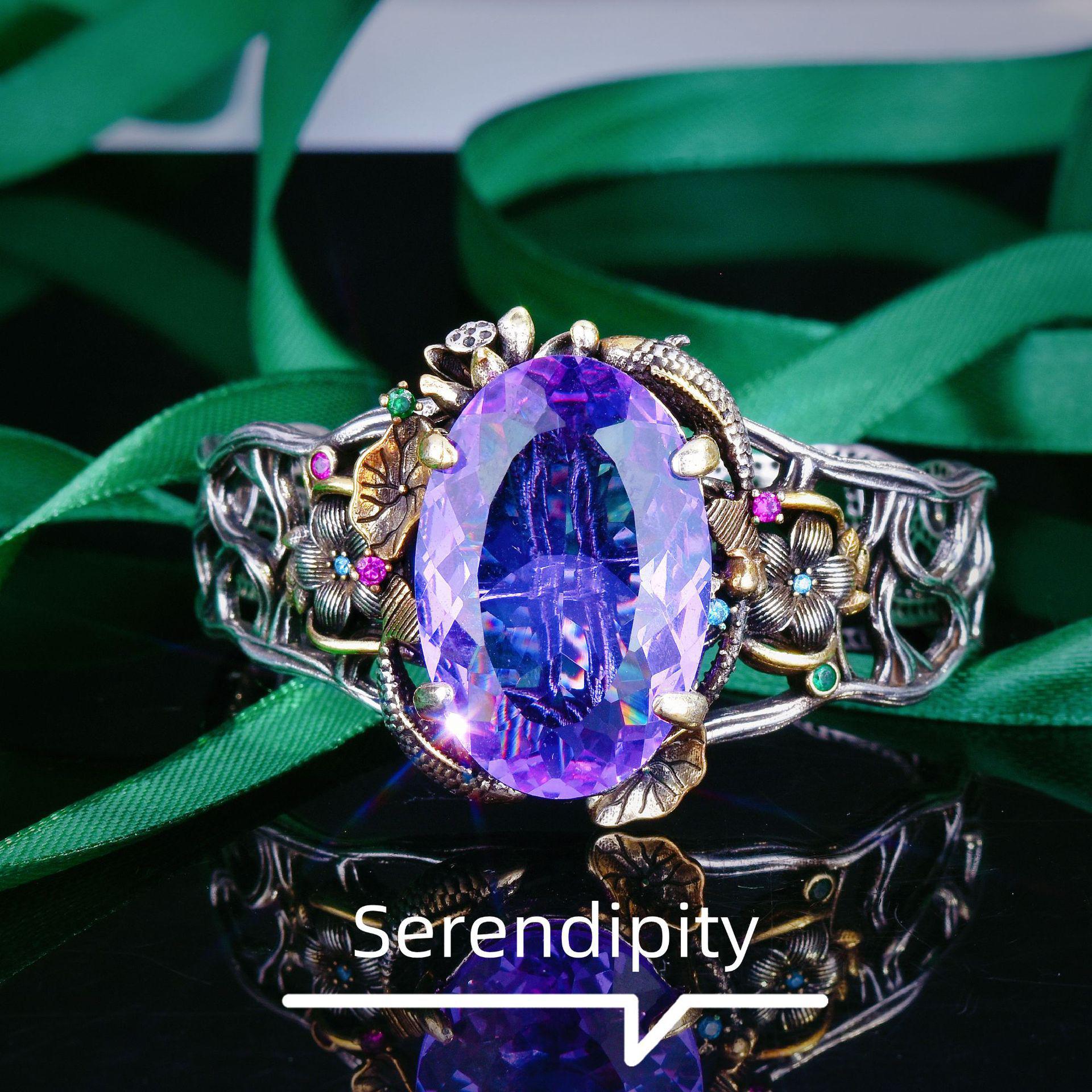 

Итальянский ретро-филигранный комплект украшений «Двойная рыба-лотос»: Браслет «Листья лотоса», подвеска с драгоценными камнями, серьги и кольцо.