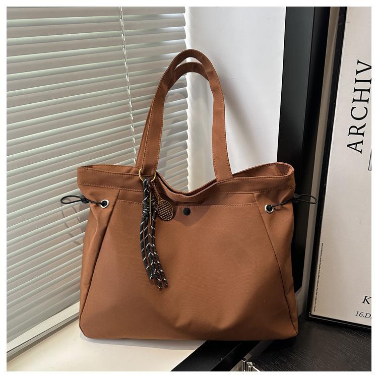 The New Pleated Strap Is Popular This Year, Large-capacity Summer Pendant, Solid Color Shoulder Tote Shoulder Bag.