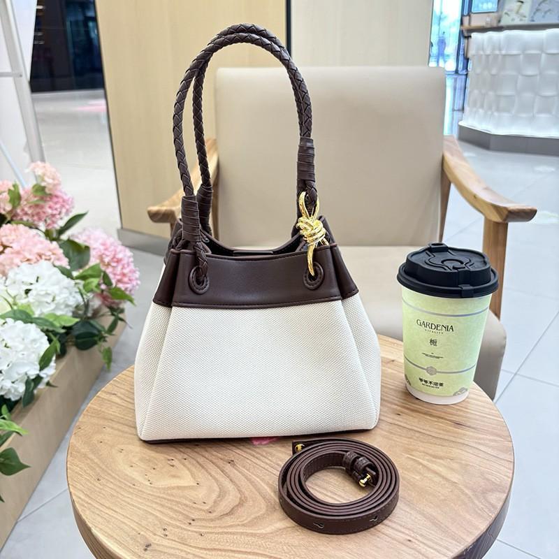 2026 New Cowhide Woven Bag Same Brand Model Hand-carry One-shoulder Cross-body Fashionable Women's Landing Umbrella