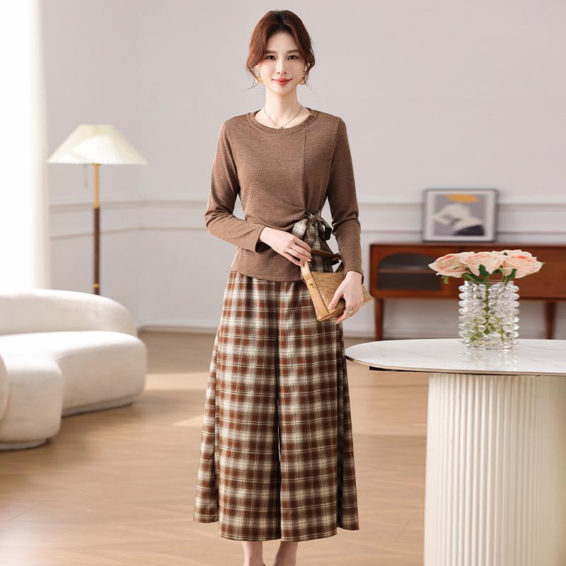 

Elegant Summer Chiffon Suit: Nine-Sleeve Blouse & Wide-Leg Pants for Middle-Aged Women 2XL (95-115 lbs)