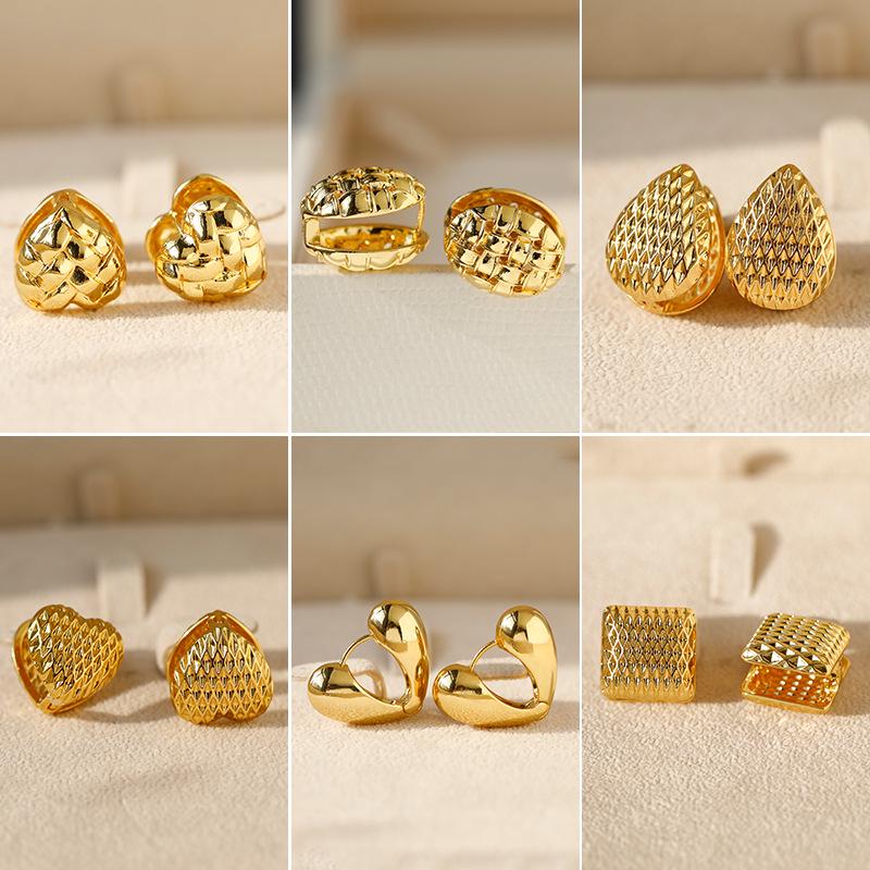 

Chic European & American Heart Geometric Alloy Hoop Earrings for Women No size