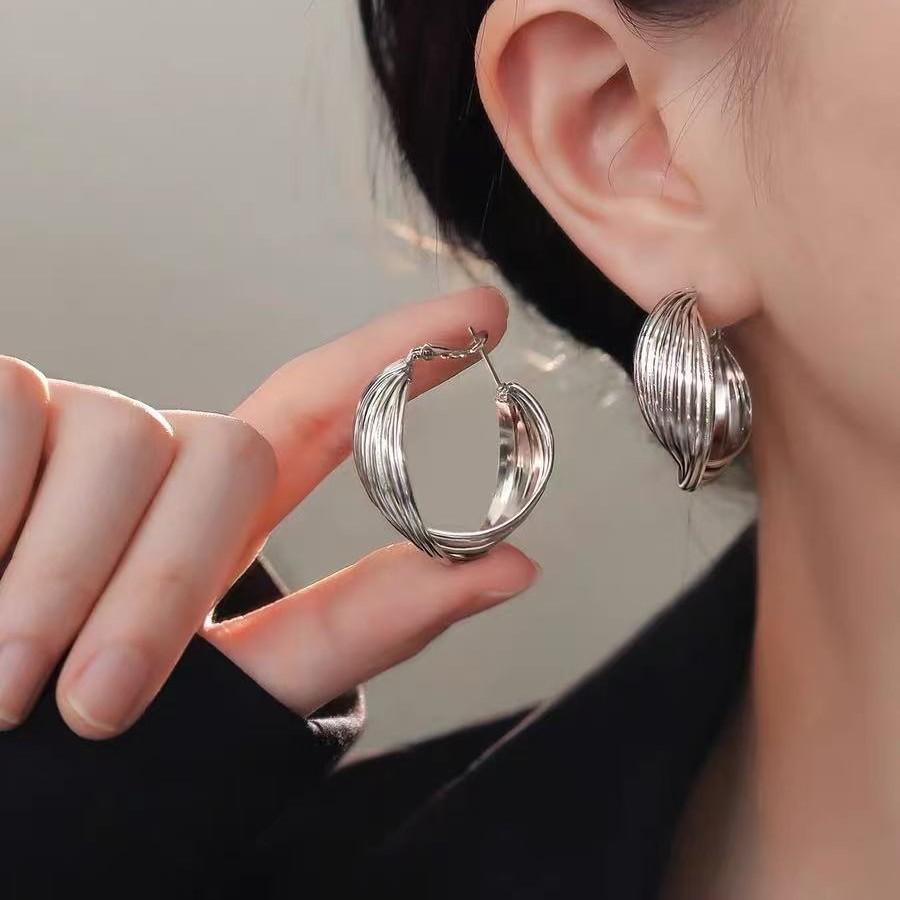 Round Hoop Earrings - Sophisticated Vintage-style Women's Earrings - Luxury Accessory for The Refined.