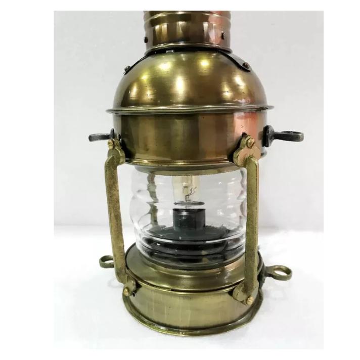 Lanternă electrică pentru navă nautică din alamă. Decor maritim de epocă