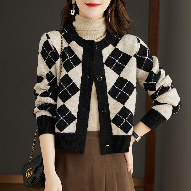 

New spring sweater small shawl crew neck knitted cardigan women s short high waist coat with skirt One size абрикосовый