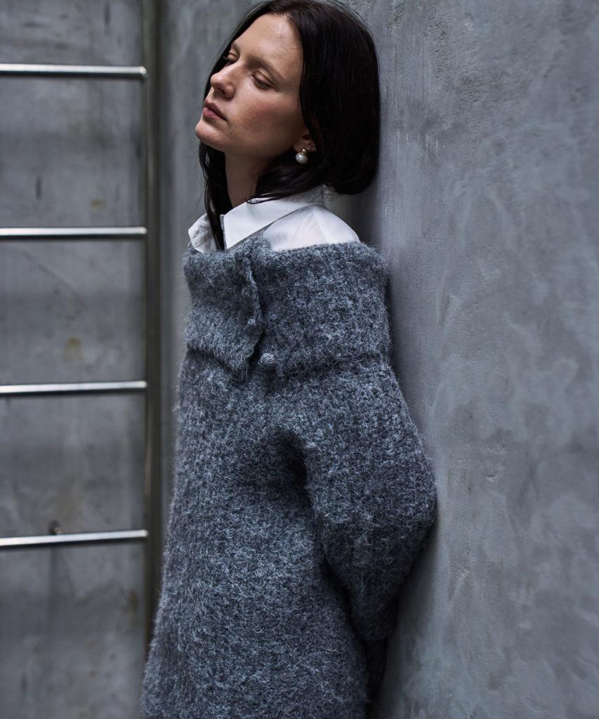 GRIDAJ Mohair Off-Shoulder Loose Fit Pullover_Charcoal
