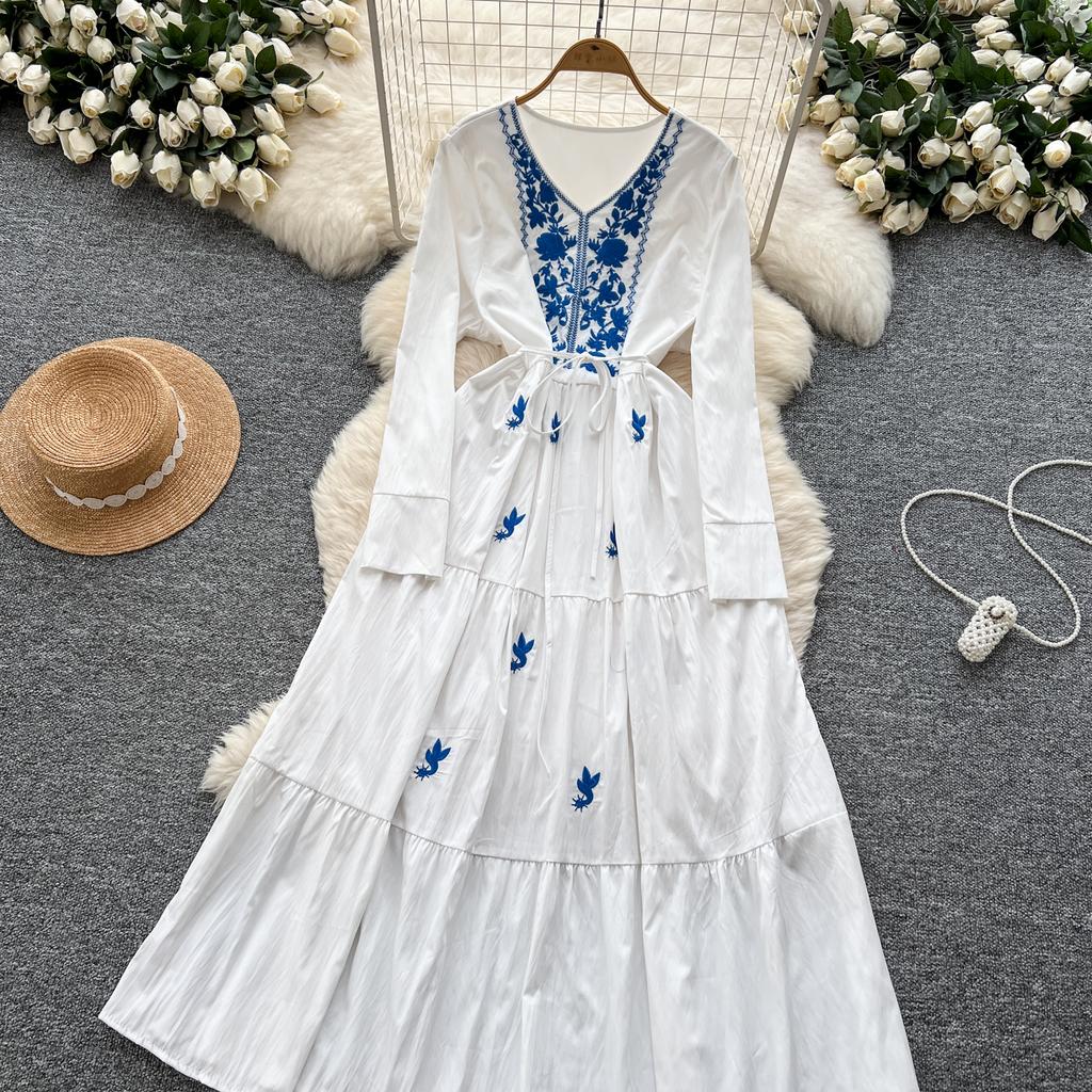 Vintage Western Style Embroidered V-neck Strap Up Waist Long Sleeve Dress for Women French Elegant Grand Swing Long Dress