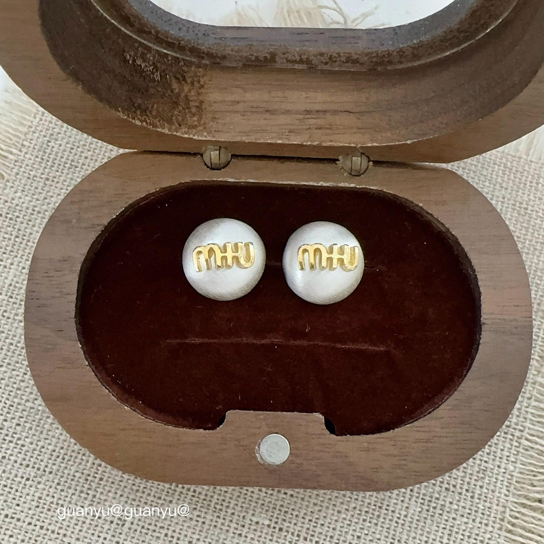 

Elegant Brushed Metal Round Stud Earrings - Chic, Versatile, and Luxury Style for Women.