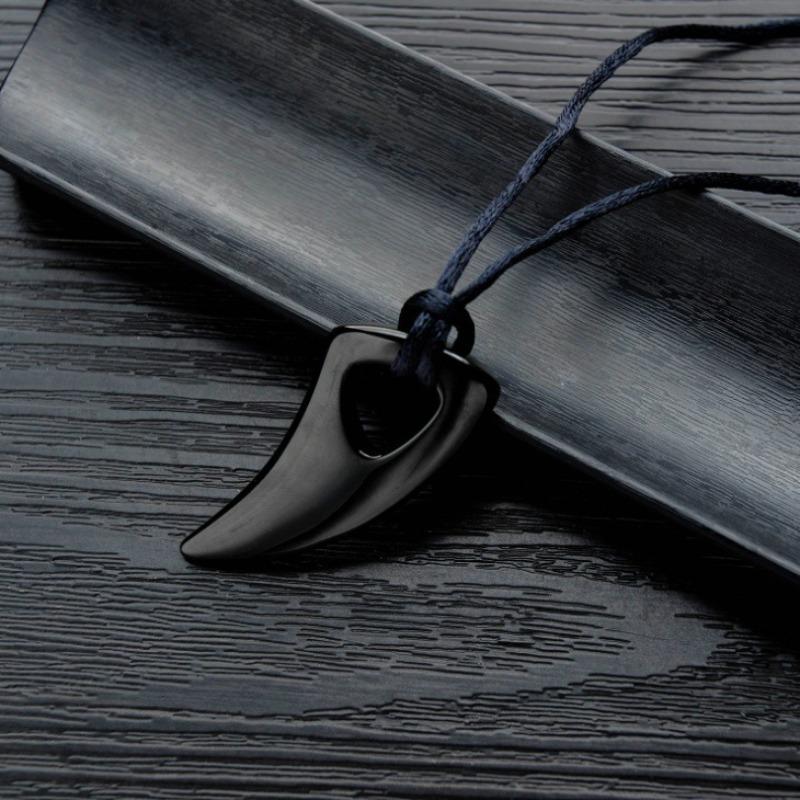

Wolf Tooth Necklace Titanium Steel Pendant Peng Chaoren Horn Pendant