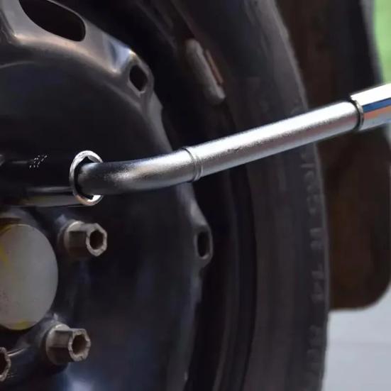 Telescopic Wheel Wrench Socket 380-550mm Retractable RV Sleeve Tire Nut Retractable Tire Nut Wrench Wheel Tool