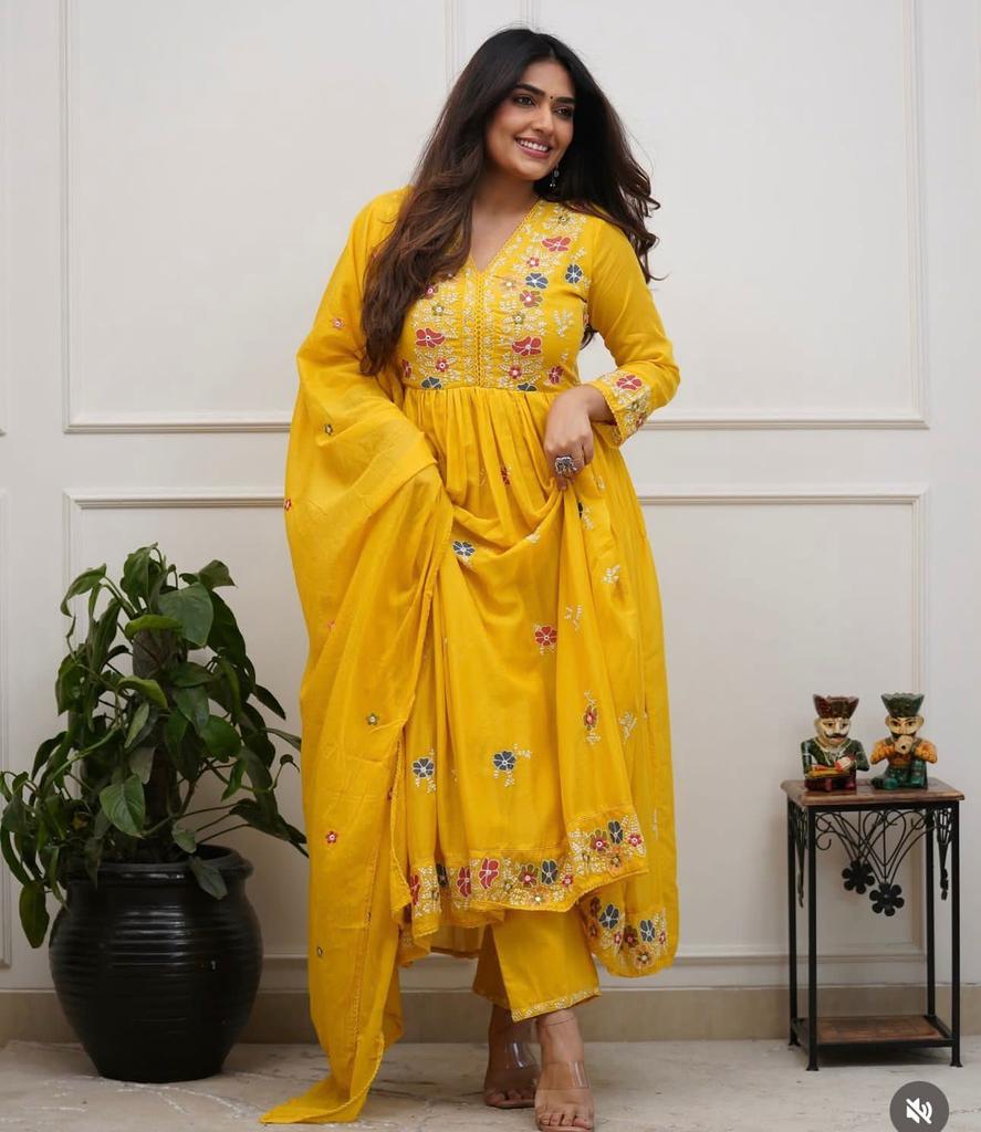 Beautiful Embroidered Kurta Pant Dupatta Set Indian Women Bollywood Salwar Kameez