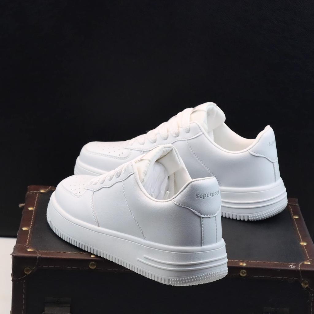 Super fire little white shoes women's 2025 new spring and autumn thick soles increase height versatile popular sports and leisure board shoes men's sh