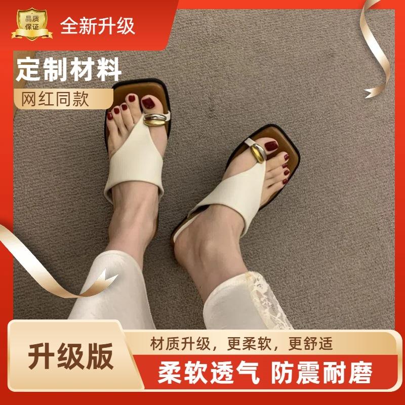 French retro metal buckle cover toe sandals women's 2025 new niche thick-soled one-pedal beach shoes summer wear