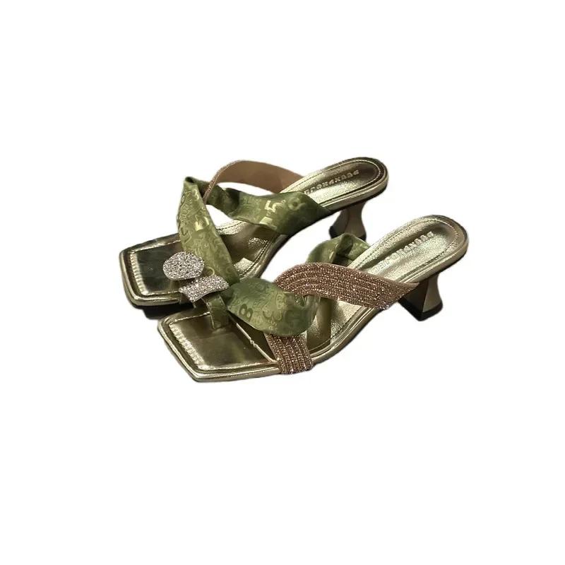 Fashion Fashionable Diamond Embellished High-End Fashion Sandals Breathable Hollow Out Design Summer New Style Versatile Slip-On Slipper