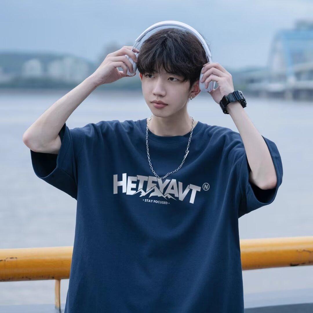 

Новая летняя футболка с короткими рукавами для мужчин, тренд в корейском стиле, простой топ с короткими рукавами, свободная повседневная брендовая футболка в гонконгском стиле 5XL темно-синий