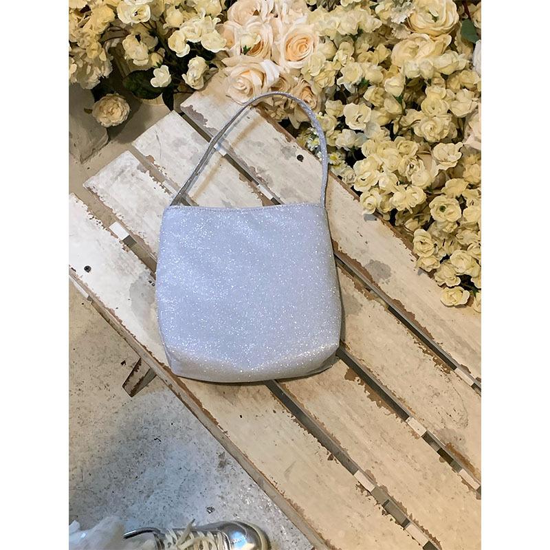 

Корейская версия 2024 года, лето, новая универсальная серебряная сумка с пайетками, простая портативная маленькая сумка через плечо Bento для женщин серебряный