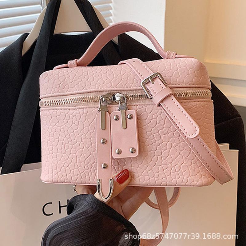 This year's popular small bag women's 2025 new summer versatile shoulder messenger bag popular Korean portable box bag