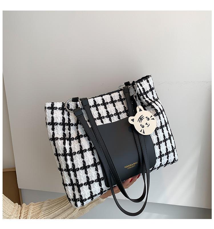 Checkered Women's Casual Simple Large Capacity Tote Bag