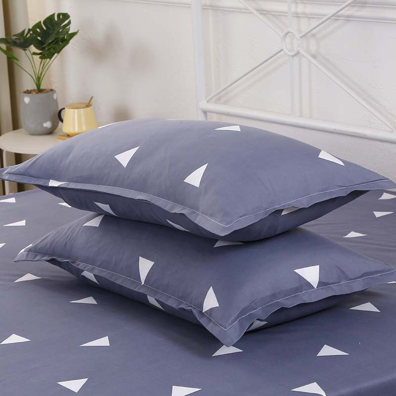 

1 пара наволочек, приятная на ощупь наволочка из плотного ворса, универсальная для всех сезонов, легко чистится, в комплект не входит наволочка Love Nest