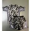 26 Neues MMA Sportset Herren Schwarz Weiß Grafik Rash Guard T-Shirts & Shorts Sets Schnelltrocknend Kampftraining Anzug Erwachsene Kinder