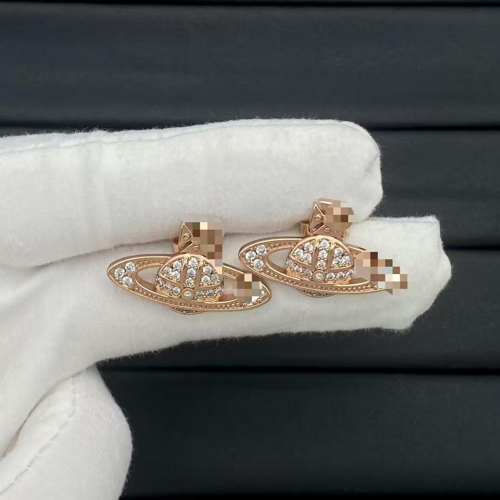 Westwood Silber Nadel Ohrstecker: Schickes Nischen-Design für einen raffinierten Look