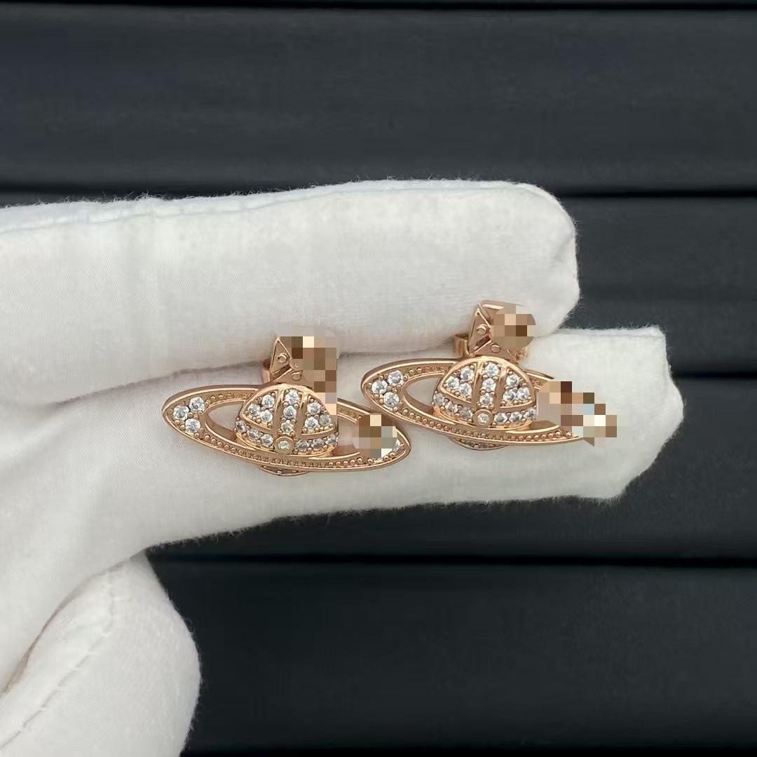 Серебряные серьги-гвоздики Westwood: Шикарный нишевый дизайн для утонченного образа