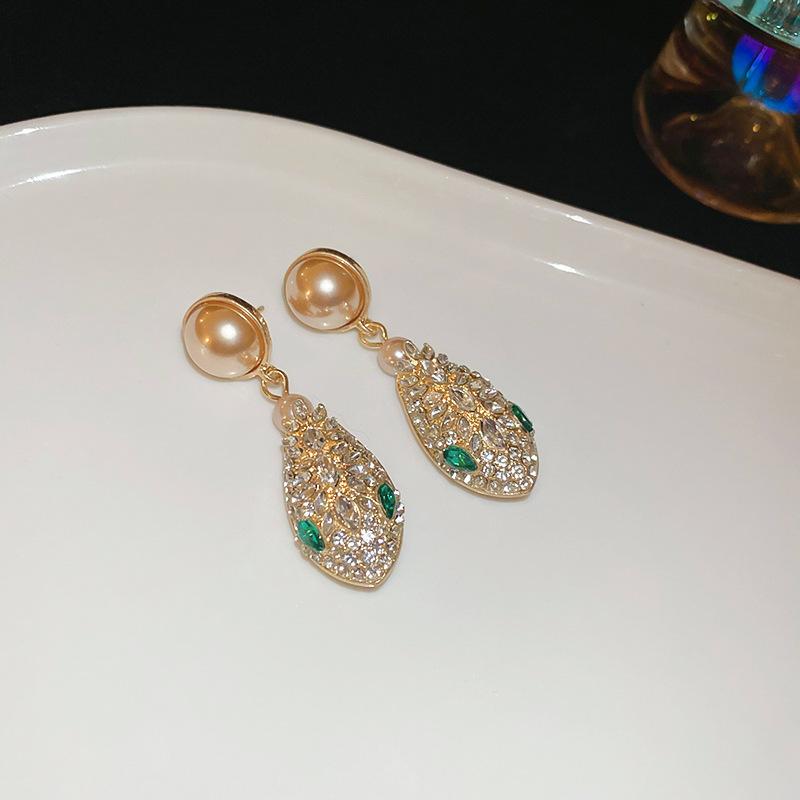 Diamond-encrusted snake-shaped artificial pearl necklace, earrings set, fashionable light luxury collarbone chain, niche high-end jewelry