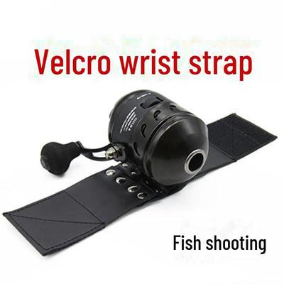 Muñequera de pesca universal de cuero con rueda de pesca fija y tela elástica para protección y soporte.