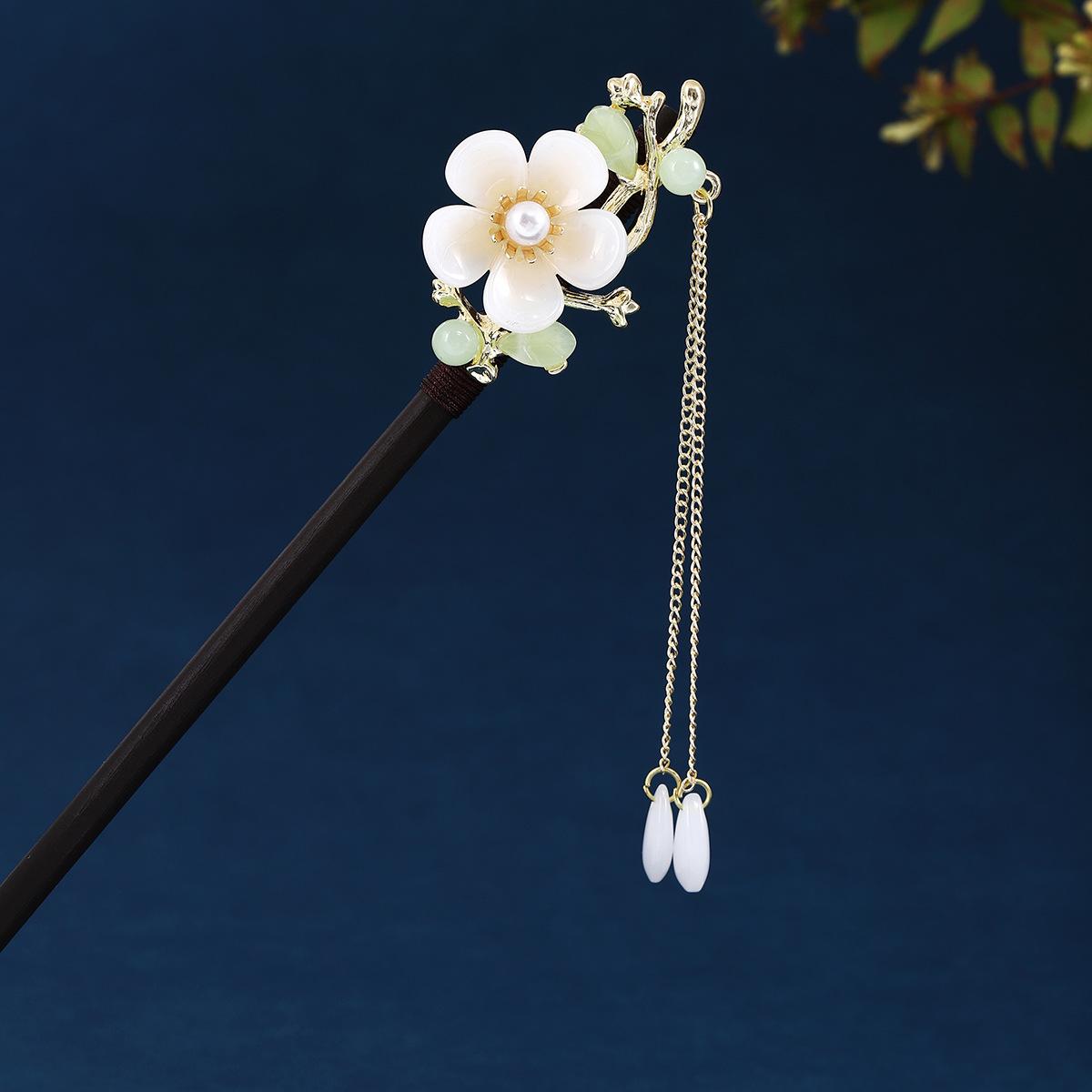 

Новая китайская заколка для волос в этническом стиле с цветами и жемчугом, ретро-китайское платье, бабочка, шагающая, с кисточкой, заколка для волос в древнем стиле, женская