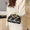 Tasche Damen Stickerei Handtasche Winter Neue Mode Kette Einzelschulter Crossbody Tasche Clip Muschelschale Tasche
