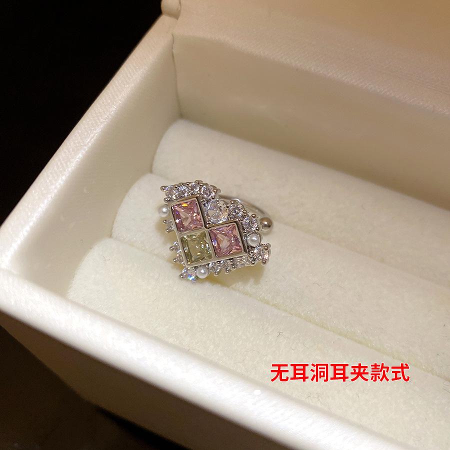 

Zircon love, exquisite and fashionable ear clips, cold wind temperament, no ear piercings, ear bone clips, light luxury and high-end earrings.