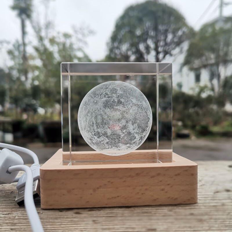 Lampă Lună Cristal 3D cu Lumină LED USB și Bază din Lemn | Lumină de Noapte Cub de Cristal Alb Cald pentru Dormitor, Decor Acasă