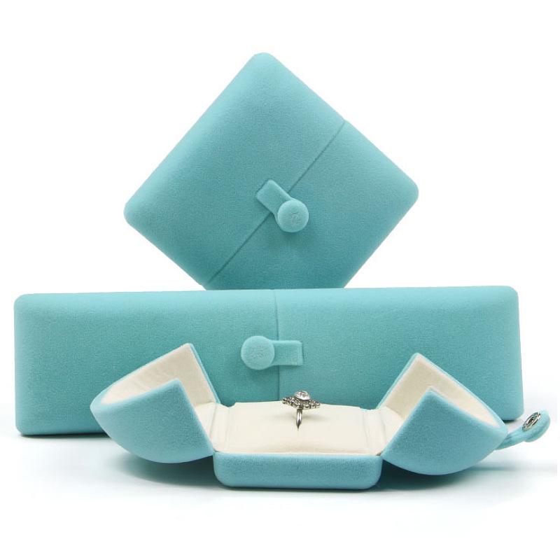 Elegant Double-Opening Velvet Jewelry Box for Rings, Bracelets, and Necklaces with Snap-Button Closure