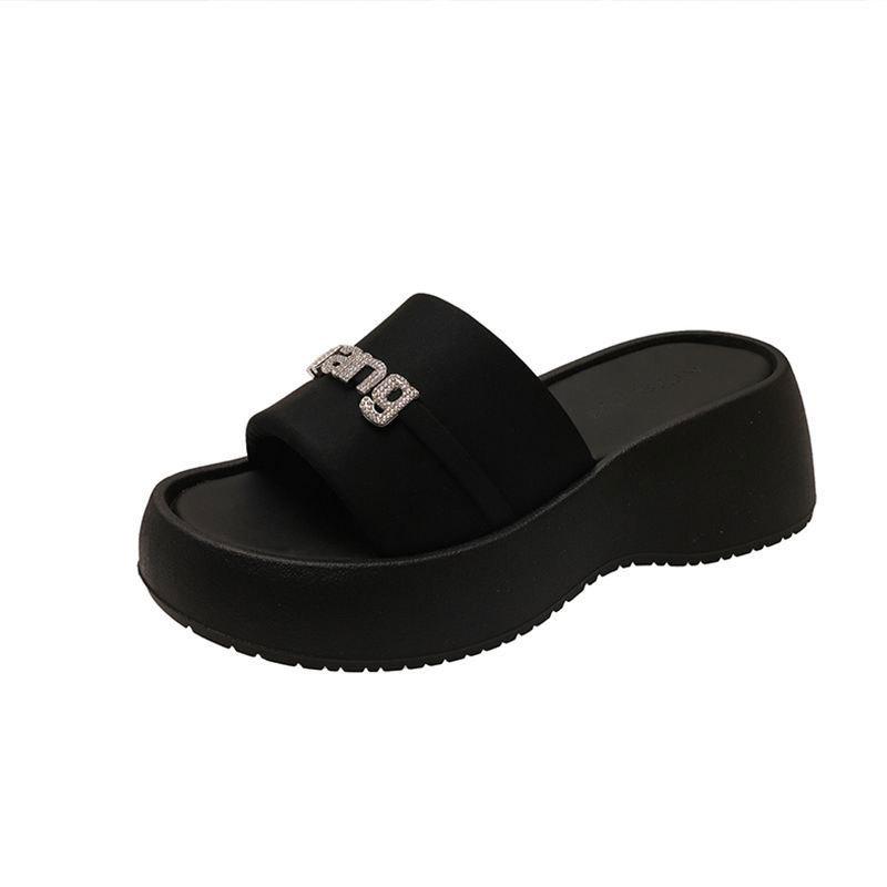 Muffin thick-soled heeled slippers for women's summer wear 2025 new models with skirts, beach small one-word cool slippers