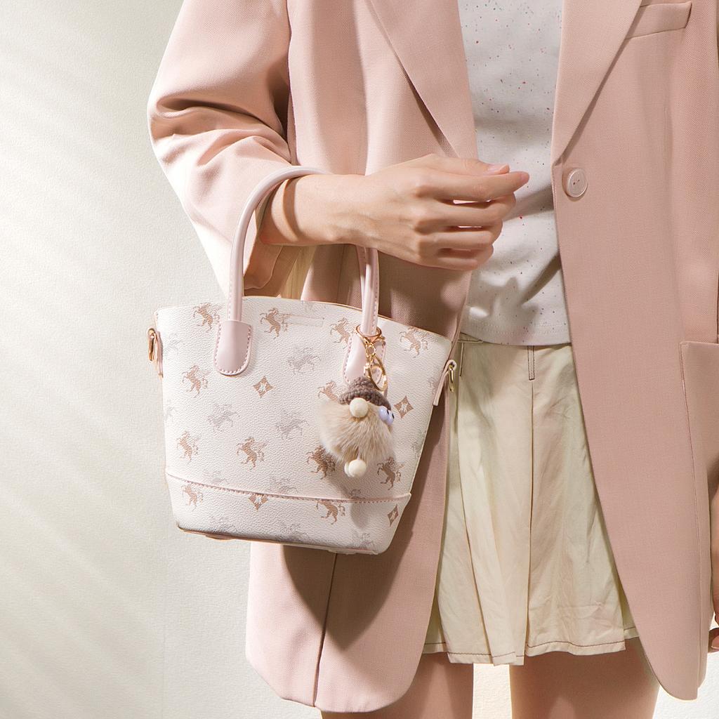 New popular shoulder bag woven underarm bag fashionable small fresh messenger bag small square bag tide