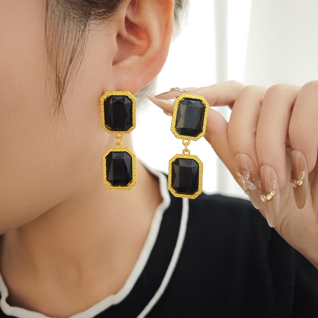 Retro Exaggerated Necklace Earrings Female, Light Luxury High Sense Medieval Vintage Fashion Temperament Suit