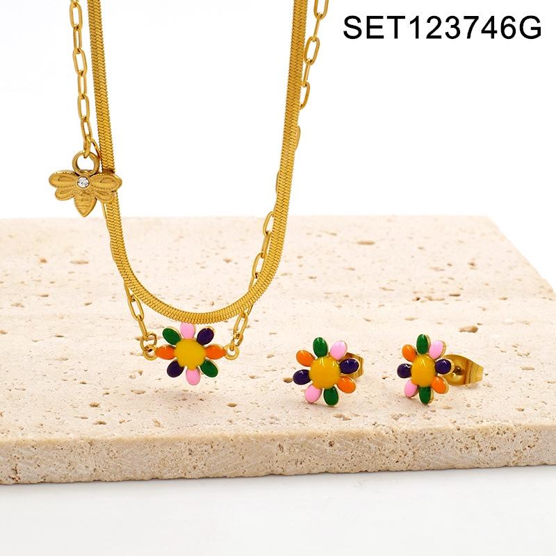 Little Daisy Gold Necklace & Earring Set: Fashionable Light Luxury Stainless Steel Flower Jewelry for Women