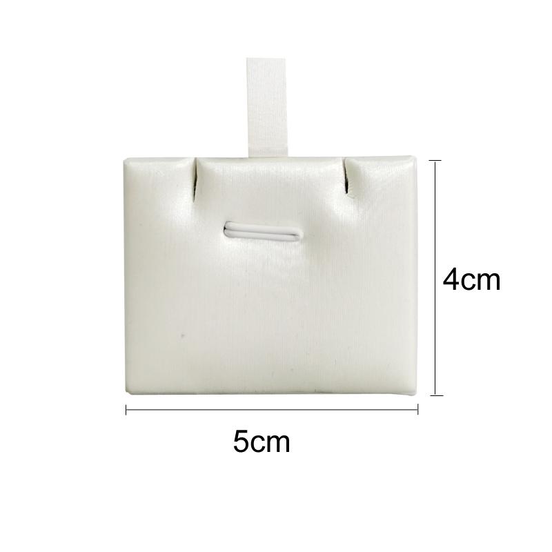 

Дисплей для украшений Маленький кусочек бежево-белой матовой кожи Серьги Подвеска Ожерелье Коллекция Дисплей для украшений Реквизит 5*4см 10pc