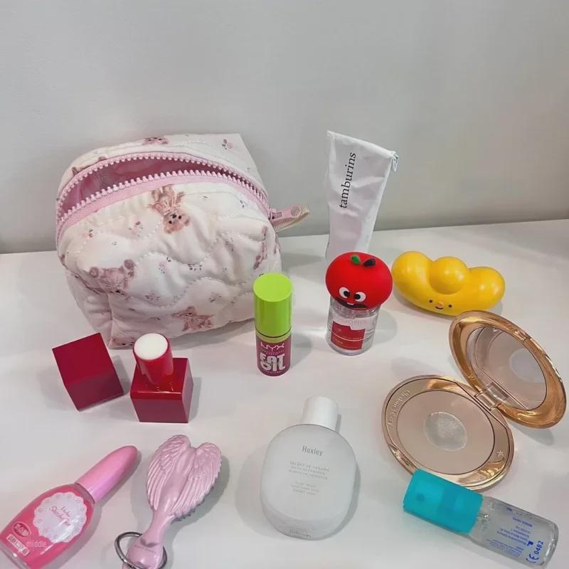 Xiaohongshu Quilted Bear Cosmetic Bag: High-Value, Gentle Print Wash Bag