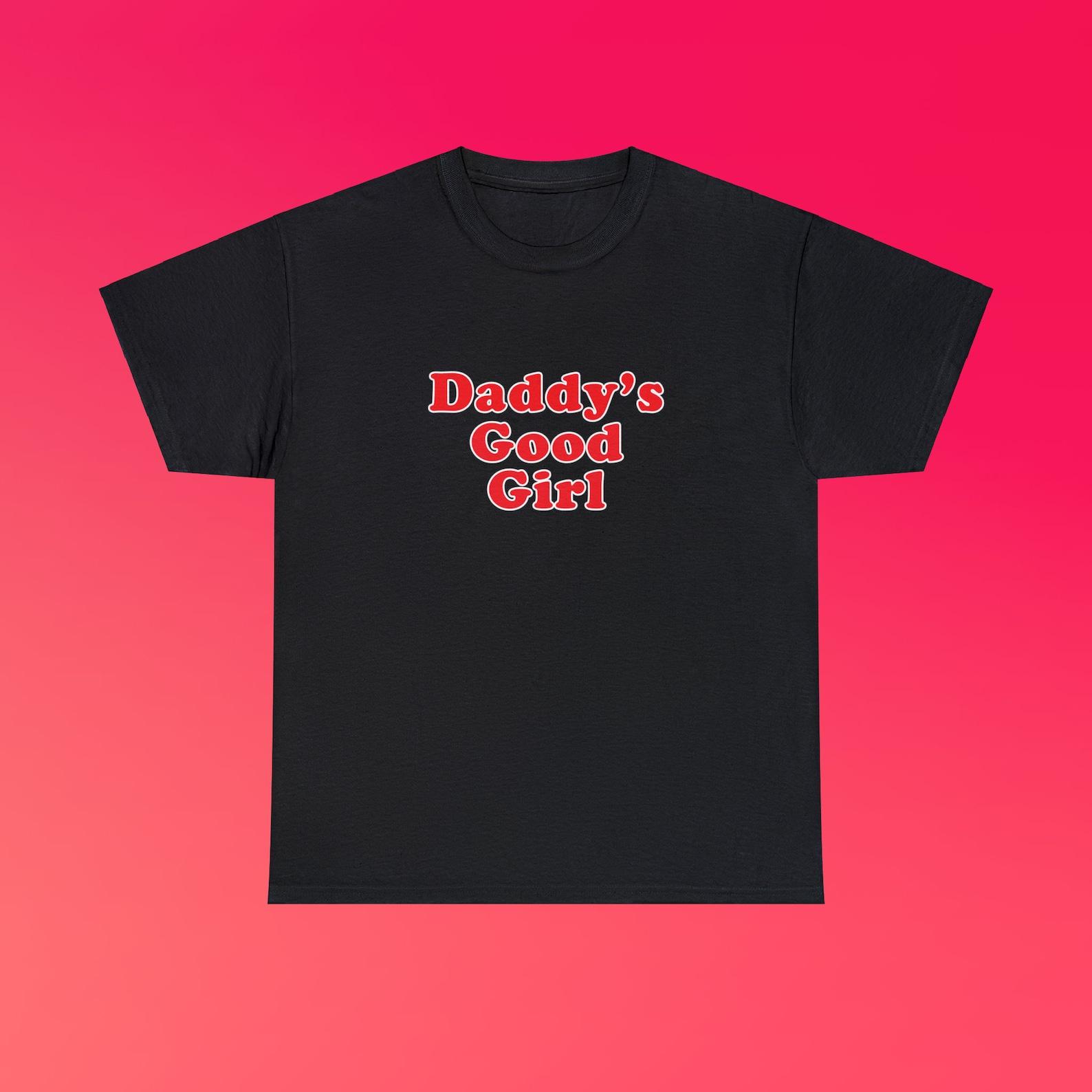 Daddy s Good Girl Unisex Heavy Cotton Tee It Girl Ironic Iconic Shirt Y2K New York City Romantic Couples Adult Dirty Parody Gift Funny Meme 4XL