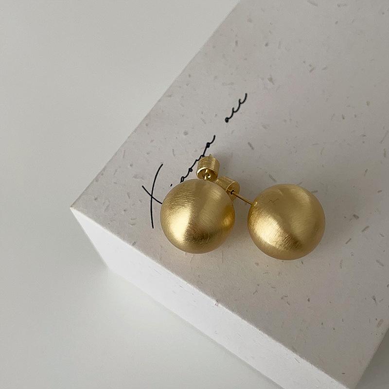 Nische Design Sinn Gebürsteter Metallkugel Ohrstecker Damen Persönlichkeit Schlichtes Temperament Elegant Mode Vielseitige Ohrringe Ohrringe