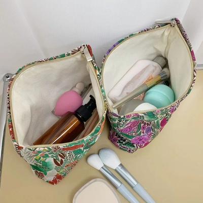 Polyester Canvas Flower Clutch Bag Flower Forest Pattern Zipper Closure Makeup Bag Portable Large Capacity