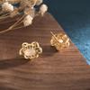 Kolczyki Meilong Ancient Gold Ruyi z Zamkiem Pokoju z Agatem Chalcedonowym