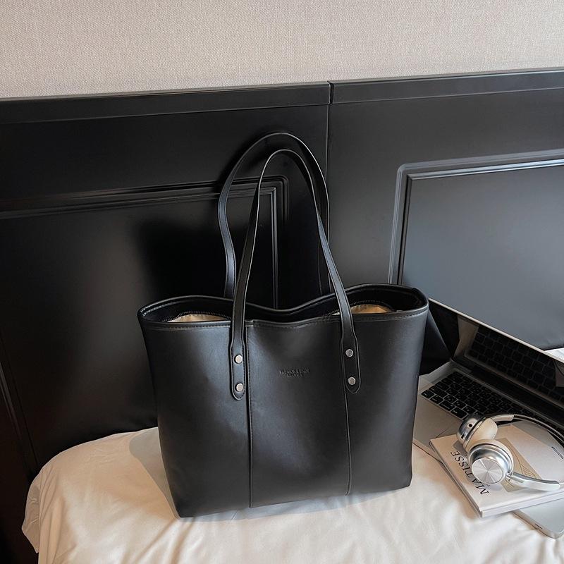 

Новая женская сумка большой вместимости для поездок на работу, женская ретро-простая и атмосферная сумка через плечо, портативная сумка-тоут чёрный